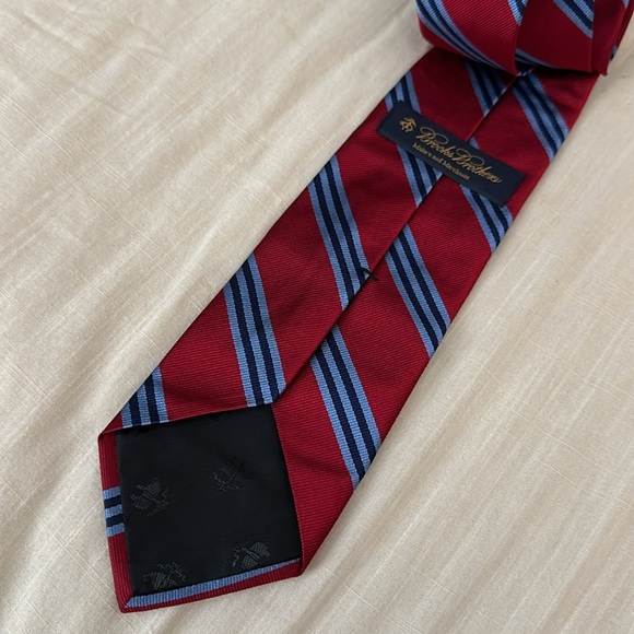 Brooks Brothers Silk Neck Tie Diagonal Stripes Red Navy - Picture 2 of 4